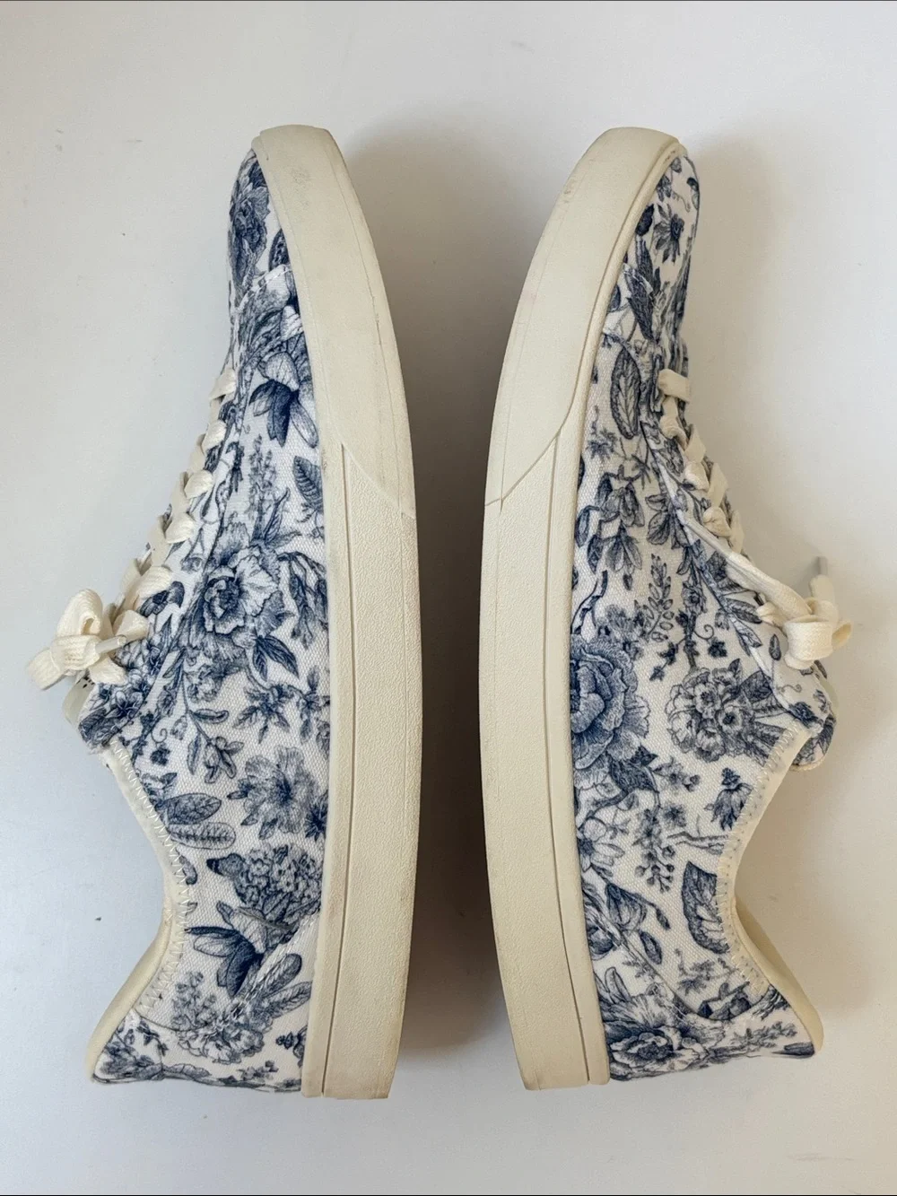 Kizik Irvine Blue Floral Lace-Up Hands Free Sneakers. Size EU 41.5 / US 9.5
